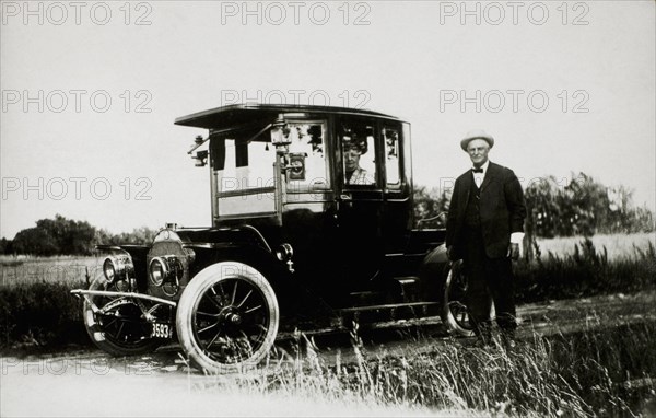 Couple With Stearn Automobile, USA, 1911