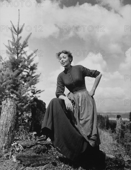 Loretta Young, On-set of the Film, Rachel and the Stranger, 1948