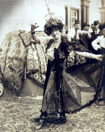 Female Dancer at the Louisiana Purchase Exposition, Also known as the Saint Louis World's Fair, Saint Louis, Missouri, USA, 1904