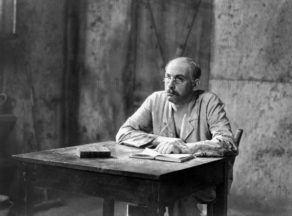 Cedric Hardwicke on-set of the Film, Dreyfus, 1931