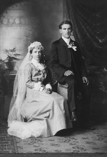 Wedding Couple, Portrait, Waverly, Iowa, USA, circa 1915