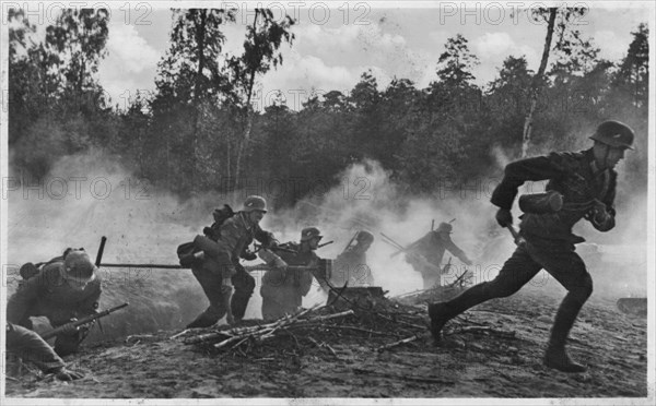 German Unified Armed Forces during Battle, German Postcard, 1941