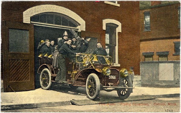 Engine 5966, Detroit Fire Department, "Flying Squadron", Detroit, Michigan USA, postcard, 1913
