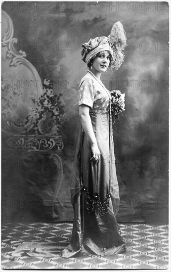 Fashionable Young woman in Stylish Dress, Portrait, Postcard, circa 1880