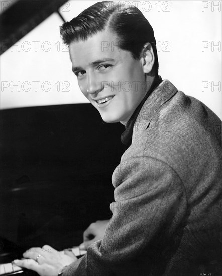 Gordon MacRae, publicity portrait for the film, "On Moonlight Bay", 1951