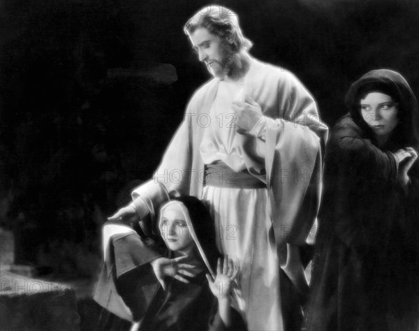 Julia Faye, H. B. Warner, Josephine Norman, on-set of the Silent Film "The King of Kings", 1927