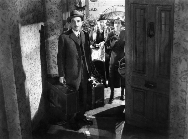 Robert Newton, Amy Veness, Celia Johnson, on-set of the Film "This Happy Breed", 1944