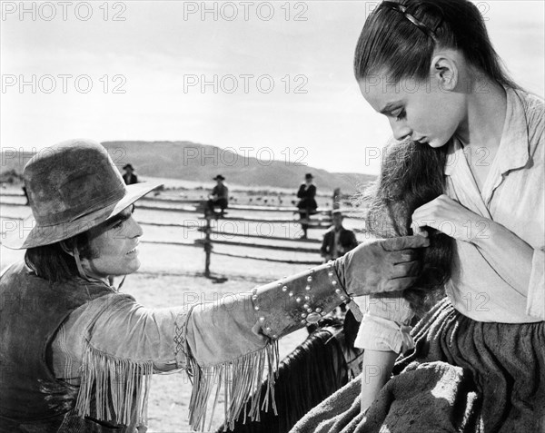 John Saxon, Audrey Hepburn, on-set of the Film "The Unforgiven", 1960