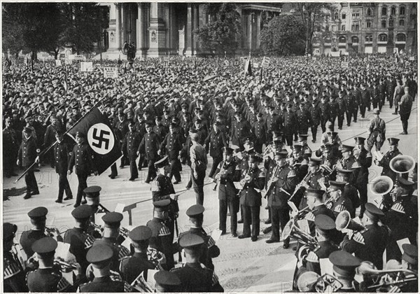 Demonstration of Berliner Worker Society, Luftgarten, Berlin, 1934