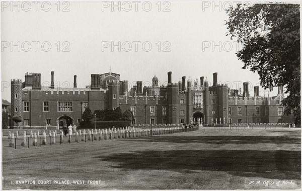 Hampton Court Palace, West Front, Borough of Richmond upon Thames, Greater London, England, UK, Postcard, circa 1920