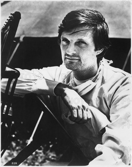 Alan Alda, Portrait, on-set of the TV Series, M*A*S*H, circa 1970's