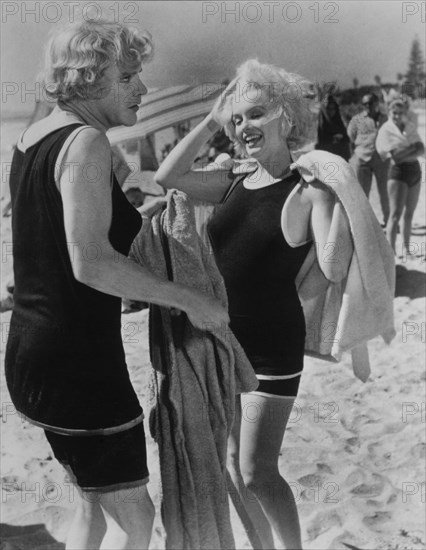 Tony Curtis, Marilyn Monroe, on-set of the Film "Some Like it Hot", 1959