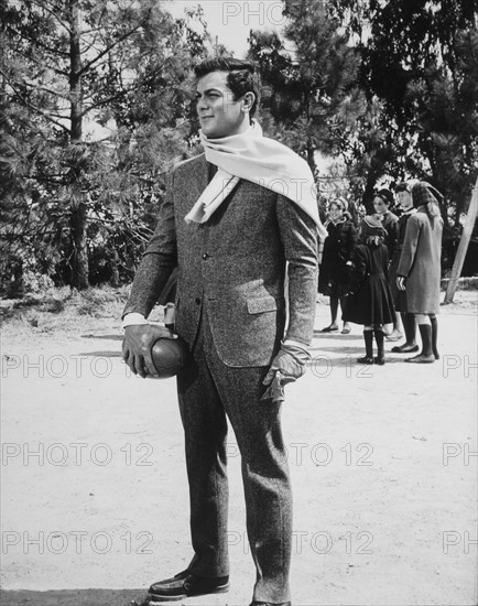 Tony Curtis, on-set of the Film "The Great Impostor", 1961