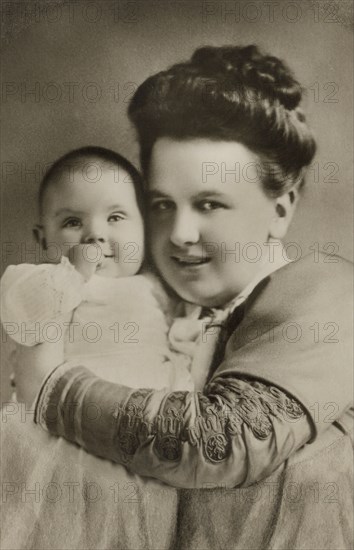 Wilhelmina (1880-1962), Queen of the Netherlands 1890--1948, with Daughter, Princess Juliana, Portrait, 1909
