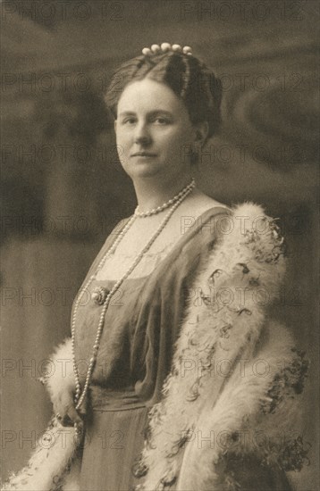 Wilhelmina (1880-1962), Queen of the Netherlands 1890--1948, Portrait, 1922