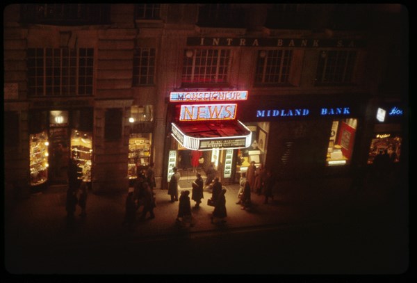 Monseigneur News Theater at Night, Piccadilly Circus, London, England, UK, 1960