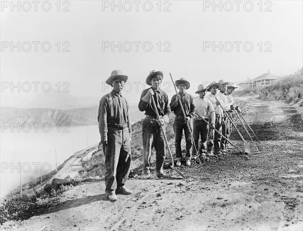 Apache Indian Laborers, Salt River, Roosevelt, Arizona, USA, National Photo Company, 1910's