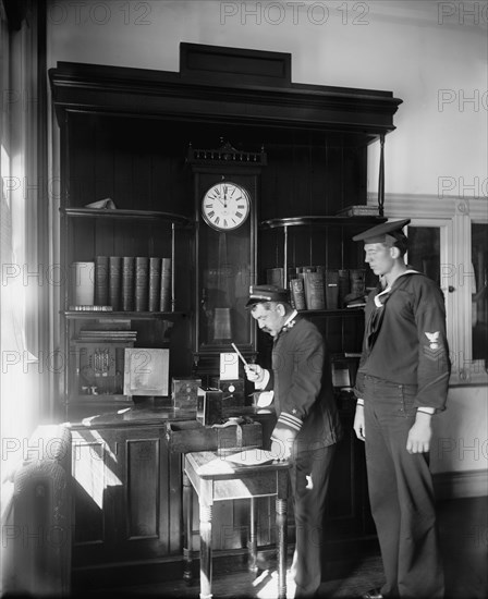 Taking the Time, Brooklyn Navy Yard, Brooklyn, New York, USA, Detroit Publishing Company, 1890's