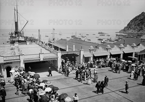 Steamship Ticket Office at Pier, Avalon, Catalina Island, California, USA, Detroit Publishing Company, 1915