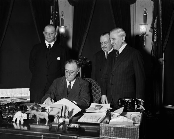 U.S. President Signing Vinson-Trammell Act, Oval Office, White House, Washington DC, USA, Harris & Ewing, March 27, 1934