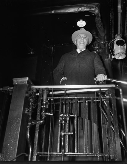 U.S. President Franklin Roosevelt at Back of Train as he Departs for Florida, Washington DC, USA, Harris & Ewing 1935