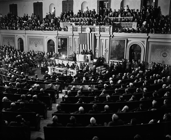 U.S. President Franklin Roosevelt delivering First Nighttime Annual Message to Second Session of the 74th Congress, Washington DC, USA, Harris & Ewing, January 3, 1936