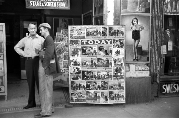 Entertainment, South State Street, Chicago, Illinois, USA, John Vachon, Farm Security Administration