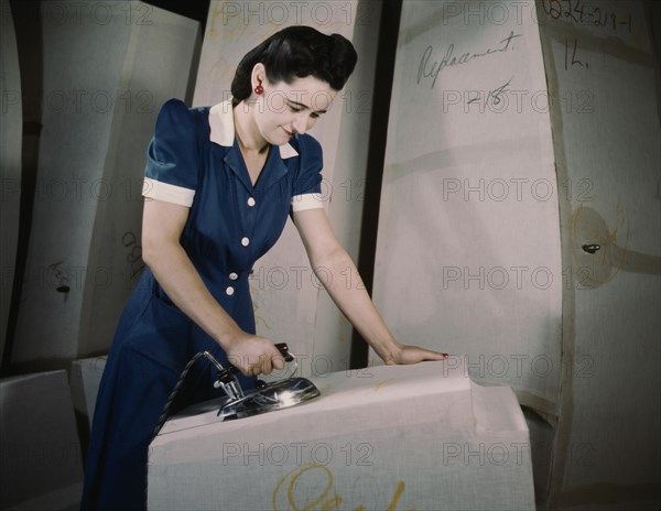 Manufacture of Self-Sealing Gas Tanks, Goodyear Tire and Rubber Co., Akron, Ohio, USA, Alfred T. Palmer for Office of War Information, December 1941