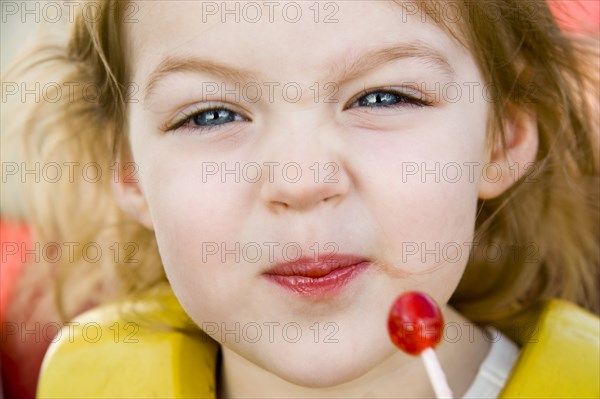 Little Girl and Lollipop, Close-up