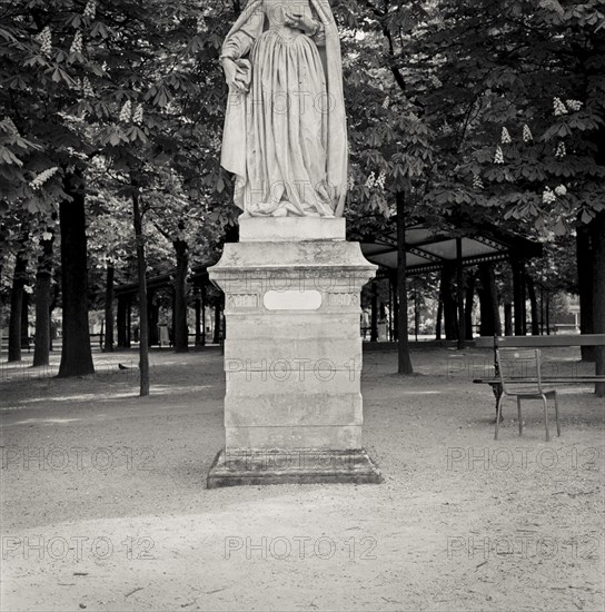 Statue, Jardin du Luxembourg, Paris, France