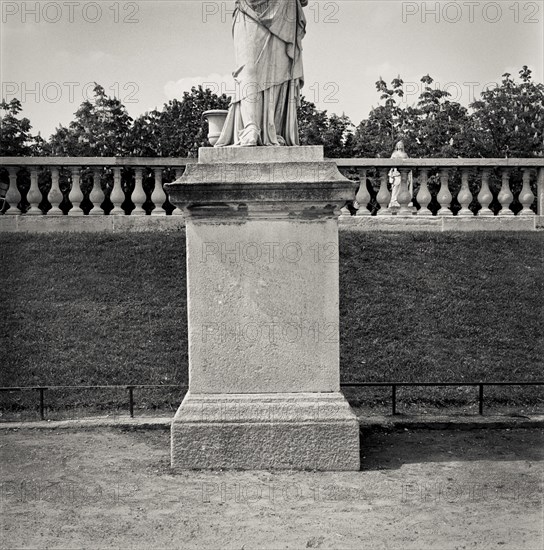 Statue, Jardin du Luxembourg, Paris, France