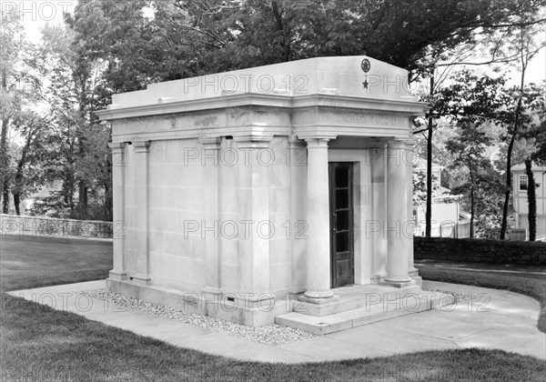 Zachary Taylor Mausoleum, Zachary Taylor National Cemetery, Louisville, Kentucky, USA
