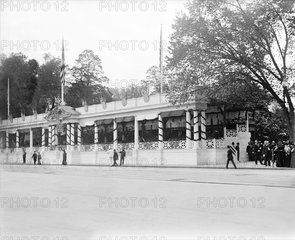 Presidential Viewing Stand of U.S. President Theodore Roosevelt, Washington DC, USA, photograph by Hanson E. Weaver, October 8, 1902