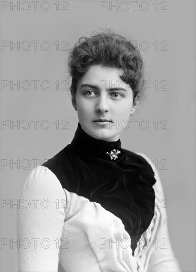 Frances Cleveland (1864-1947), First Lady of the United States 1886-89 and 1893-97, as Wife of U.S. President Grover Cleveland, photograph by Charles Milton Bell, late 1880's