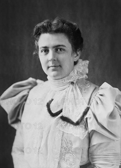 Frances Cleveland (1864-1947), First Lady of the United States 1886-89 and 1893-97, as Wife of U.S. President Grover Cleveland, Head and Shoulders Portrait, 1890's