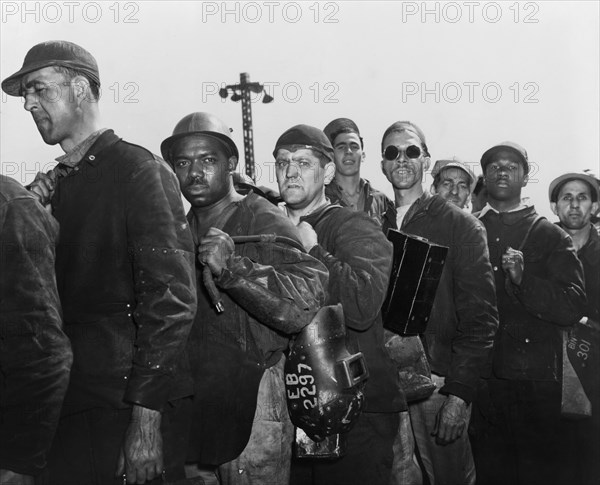 Group of Construction Workers engaged in Building Liberty Ship Frederick Douglass, Bethlehem-Fairfield Shipyards, Baltimore, Maryland, USA, Roger Smith, U.S. Office of War Information, May 1943