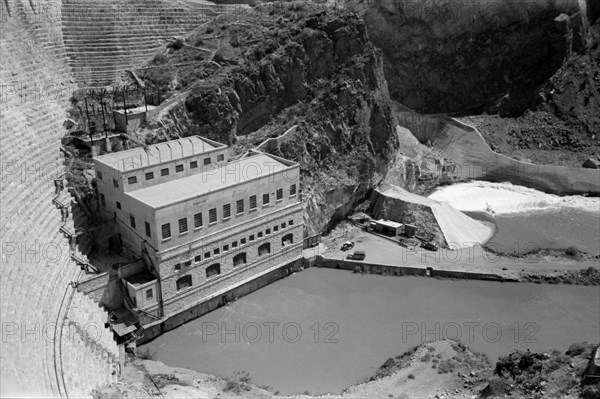 Power House, Theodore Roosevelt Dam, Arizona, USA, Photograph by Lee Russell for U.S. Office of War Information, May 1940