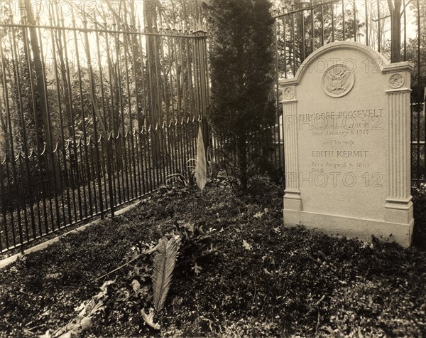 Theodore Roosevelt's Grave, Youngs Memorial Cemetery, Oyster Bay, New York, USA, 1922