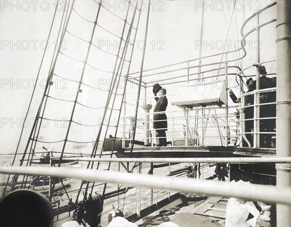 U.S. President Theodore Roosevelt Waving his hat at passing War Ships from the deck of the S.S. Mayflower, Oyster Bay, New York, USA, 1903