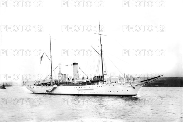 Presidential Yacht Mayflower during Naval Review for U.S. President William Howard Taft, New York Harbor, New York City, New York, USA, Photograph by Bain News Service, October 14, 1912