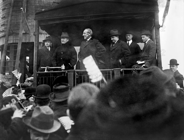 U.S. President Woodrow Wilson Speaking from the rear of Railroad Car during his tour of the country promoting his Preparedness Campaign, Waukegan, Illinois, USA, International News Photos, January 1916