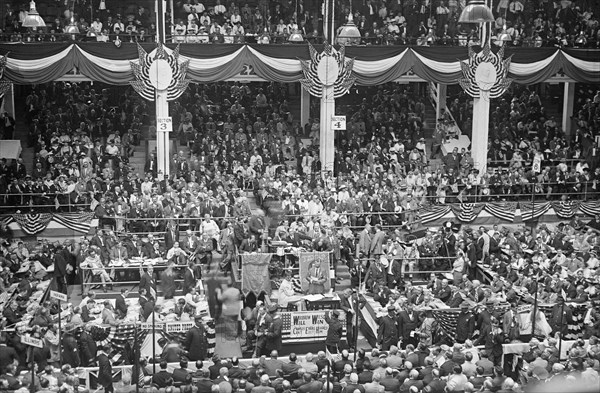 Crowd at Democratic National Convention, Fifth Regiment Armory, St. Louis, Missouri, USA, Bain News Service, June 25 to July 2, 1912