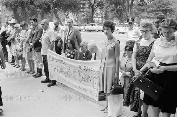 Vietnam War Protesters in front of White House, Washington, D.C., USA, photograph by Thomas J. O'Halloran, August 1965