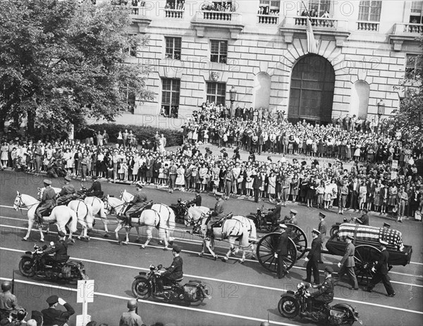 Franklin Roosevelt, death, funeral, Washington DC, historical,