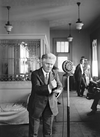 Robert M. La Follette, man, politics, government, presidential campaign, 1924, historical,