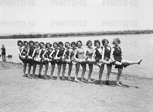 women, bathing suits, fashion, beach, historical, 1920s,