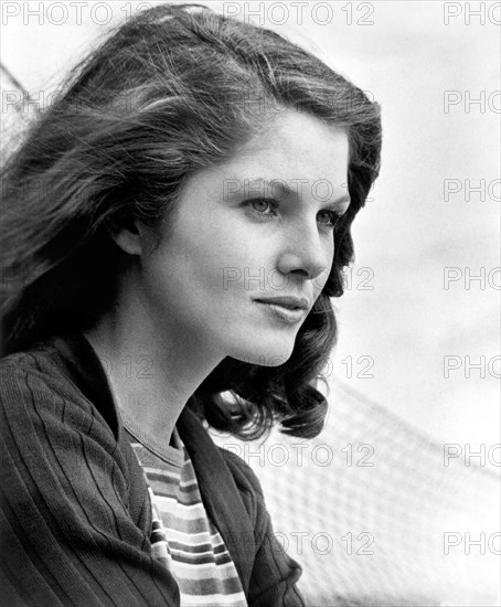 Lois Chiles, woman, actress, celebrity, entertainment, historical,