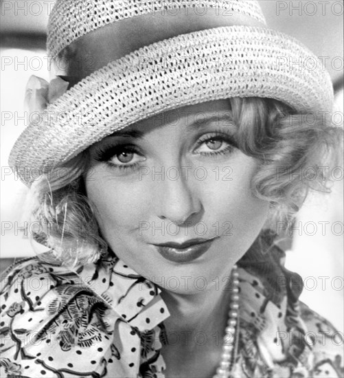 Teri Garr, woman, actress, celebrity, entertainment, historical,