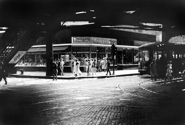 Pedestrians under the Elevated Railway