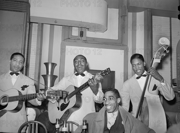 Musicians performing at Tavern